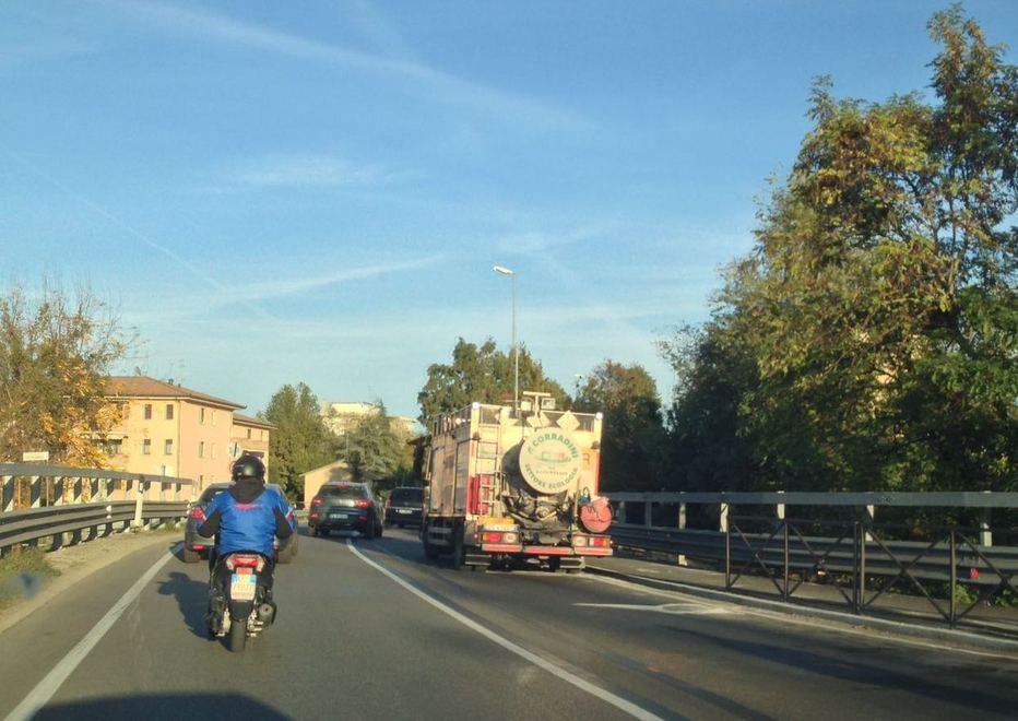 Incidente in via Teggi, ore di coda 