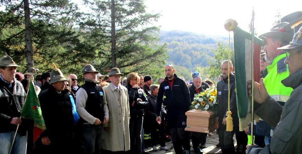 Cerreto Alpi in lacrime per il saluto a Davide 