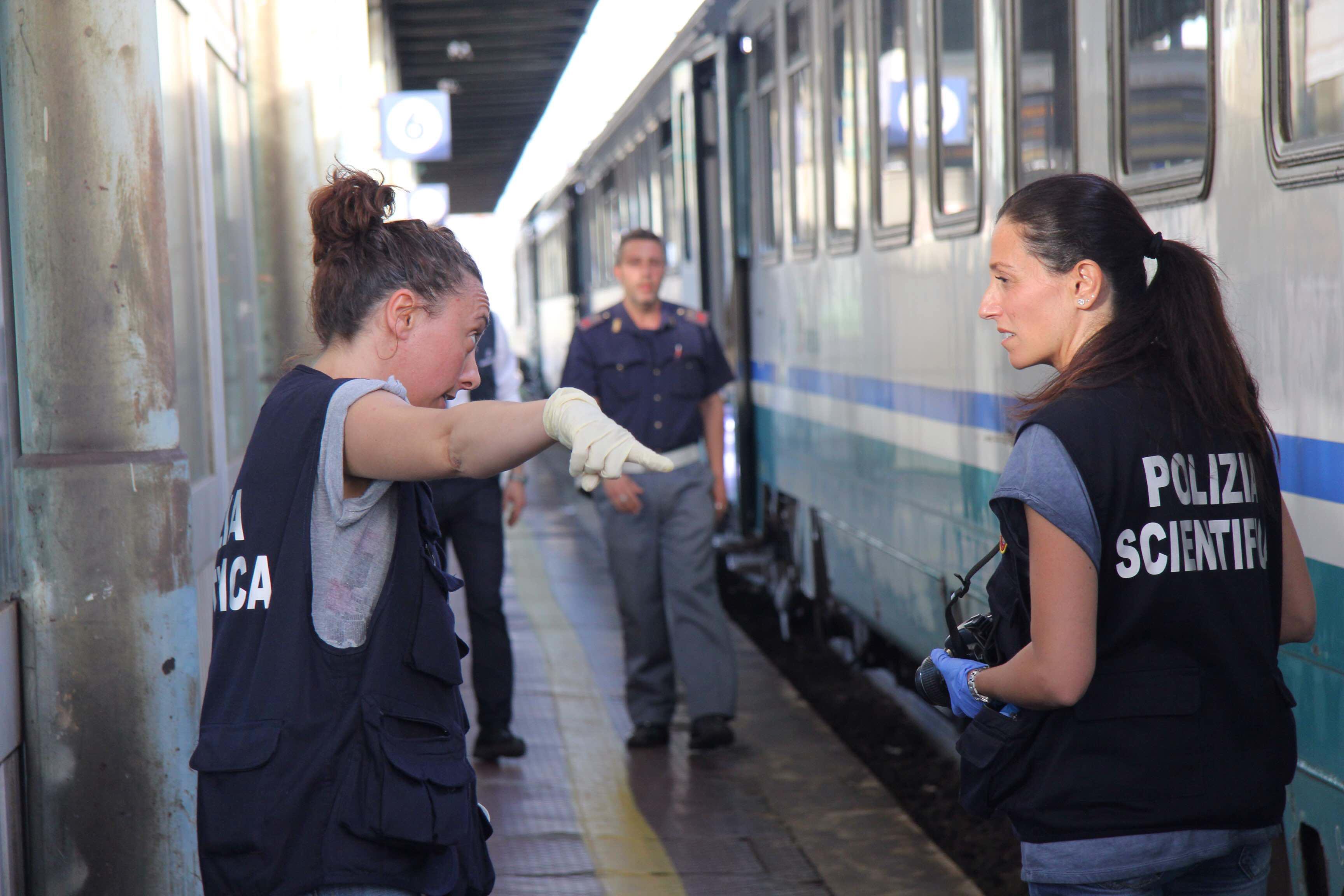 La polizia alla stazione centrale di Prato (archivio)