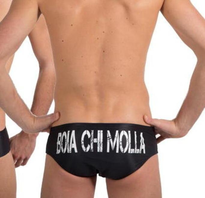 In estate un altro caso sul costume “nero”