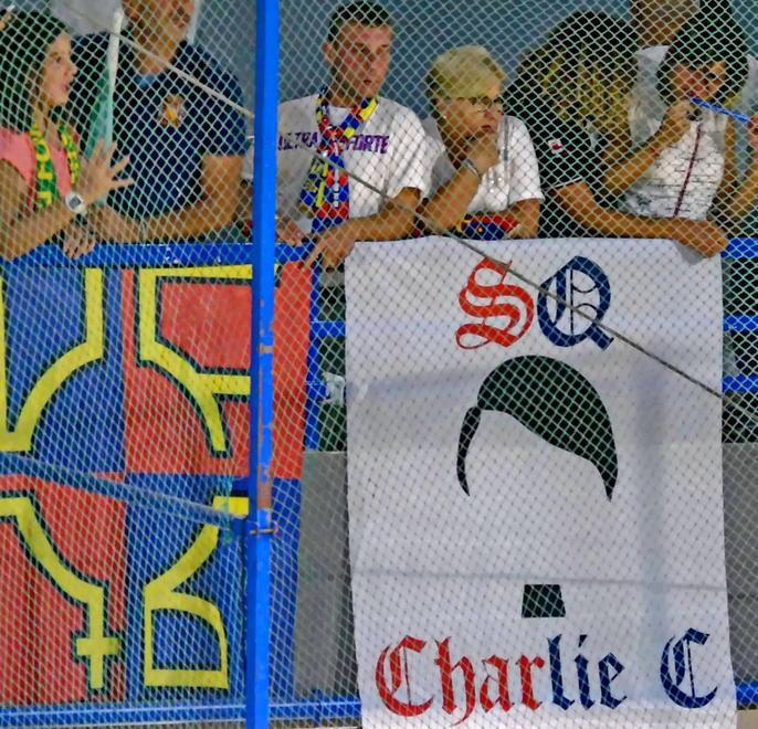 Un mese fa quello striscione con Adolf Hitler