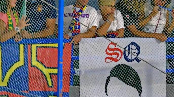 Un mese fa quello striscione con Adolf Hitler
