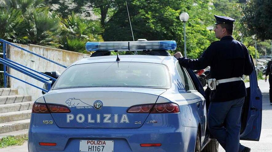 Rapina la benzinaia, arrestato dalla polizia