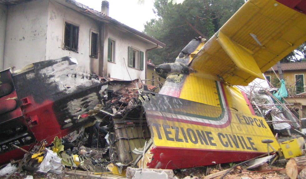 Tragedia del Canadair, quattro alla sbarra 