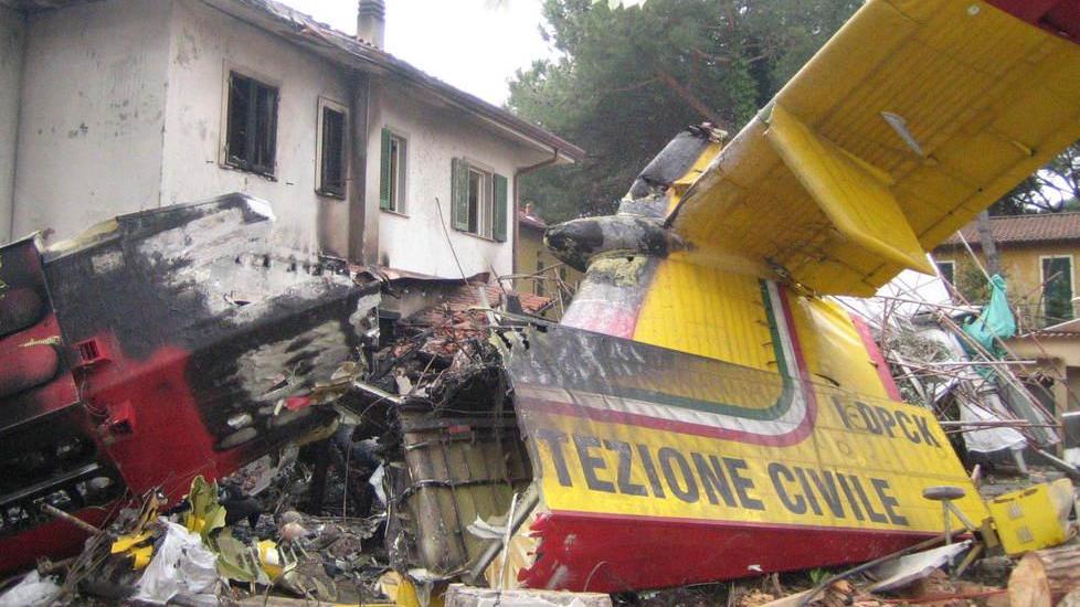 Tragedia del Canadair, quattro alla sbarra