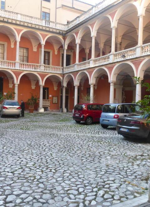 Nca, lavoratori in piazza Il prefetto scrive al governo 