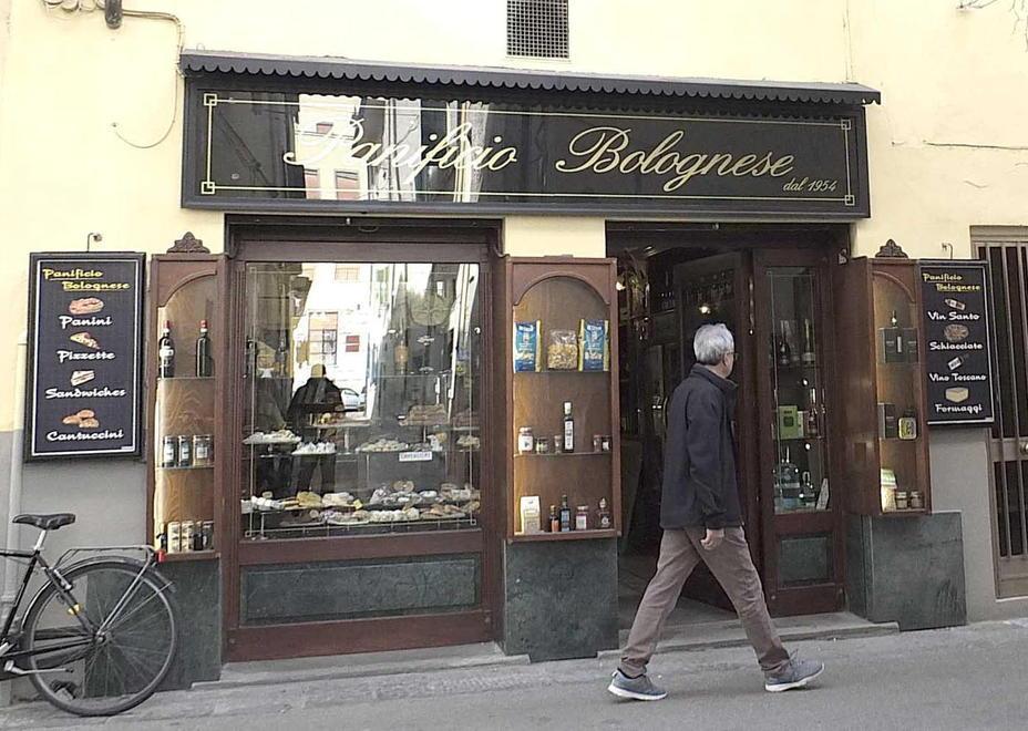 Insetti nel pane a scuola , il titolare del forno: «Il mio impasto era regolare» 