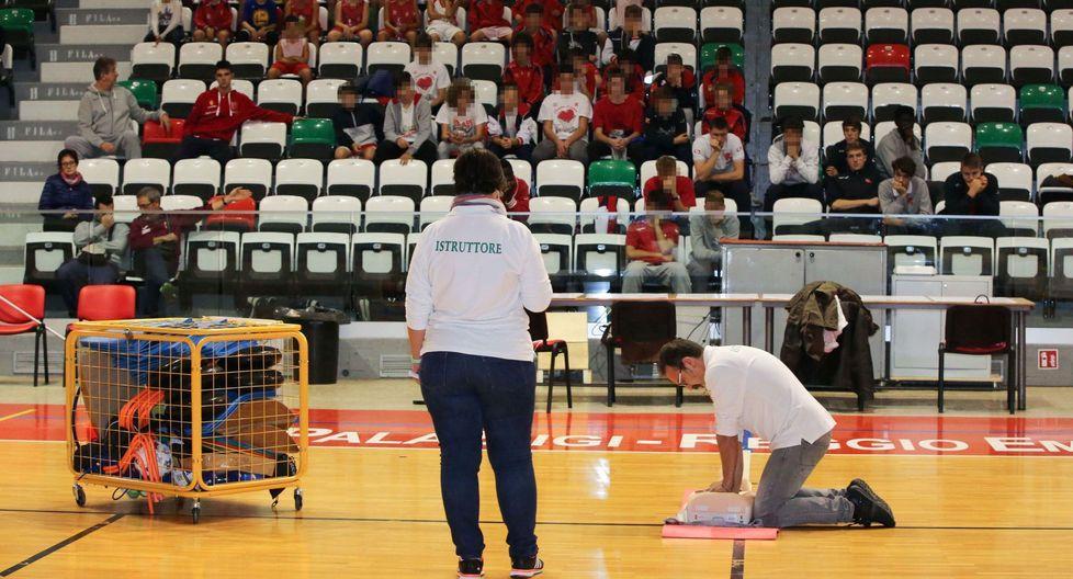 Nuovi defibrillatori in 65 impianti 