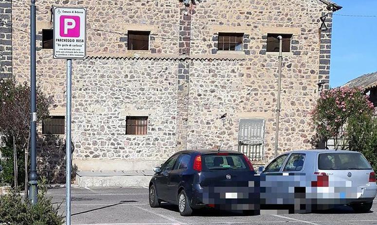 Arborea, parcheggio rosa per mamme