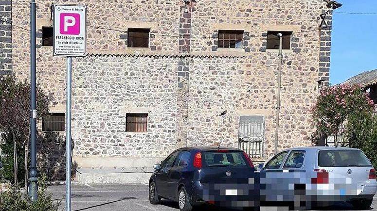 Arborea, parcheggio rosa per mamme