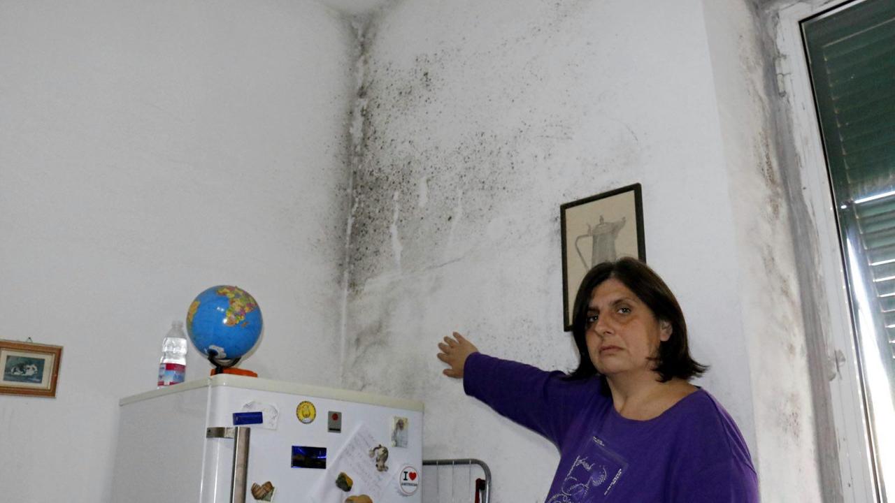 Senza riscaldamento e col figlio disabile, l'appello «Dateci un’altra casa popolare»