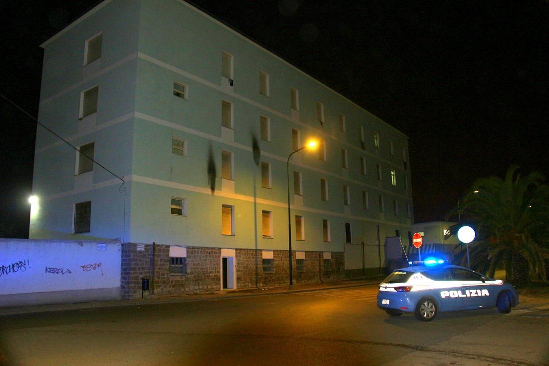 Il muro del Pime con i segni delle due molotov  (foto nuvoli)