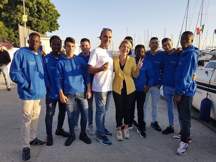 La giornalista Rai Flavia Corda madrina del "battesimo" con Simone Camba e i giovani marinai