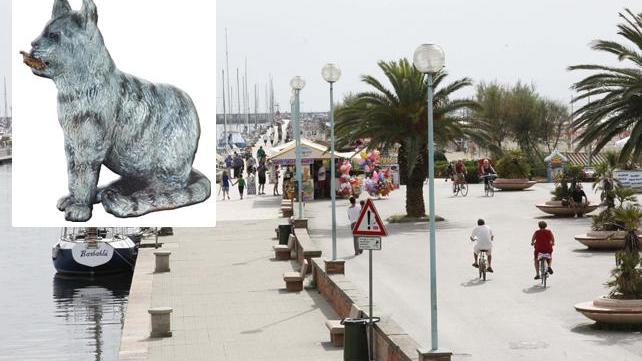 La zona del molo dove sorgerà la statua e un bozzetto dell'opera