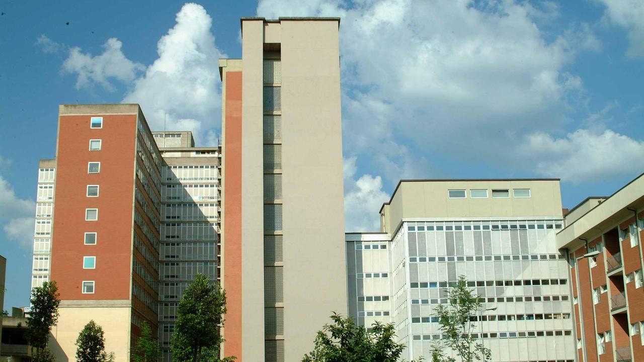 Cade dal tetto, giovane di 26 anni portato a Siena