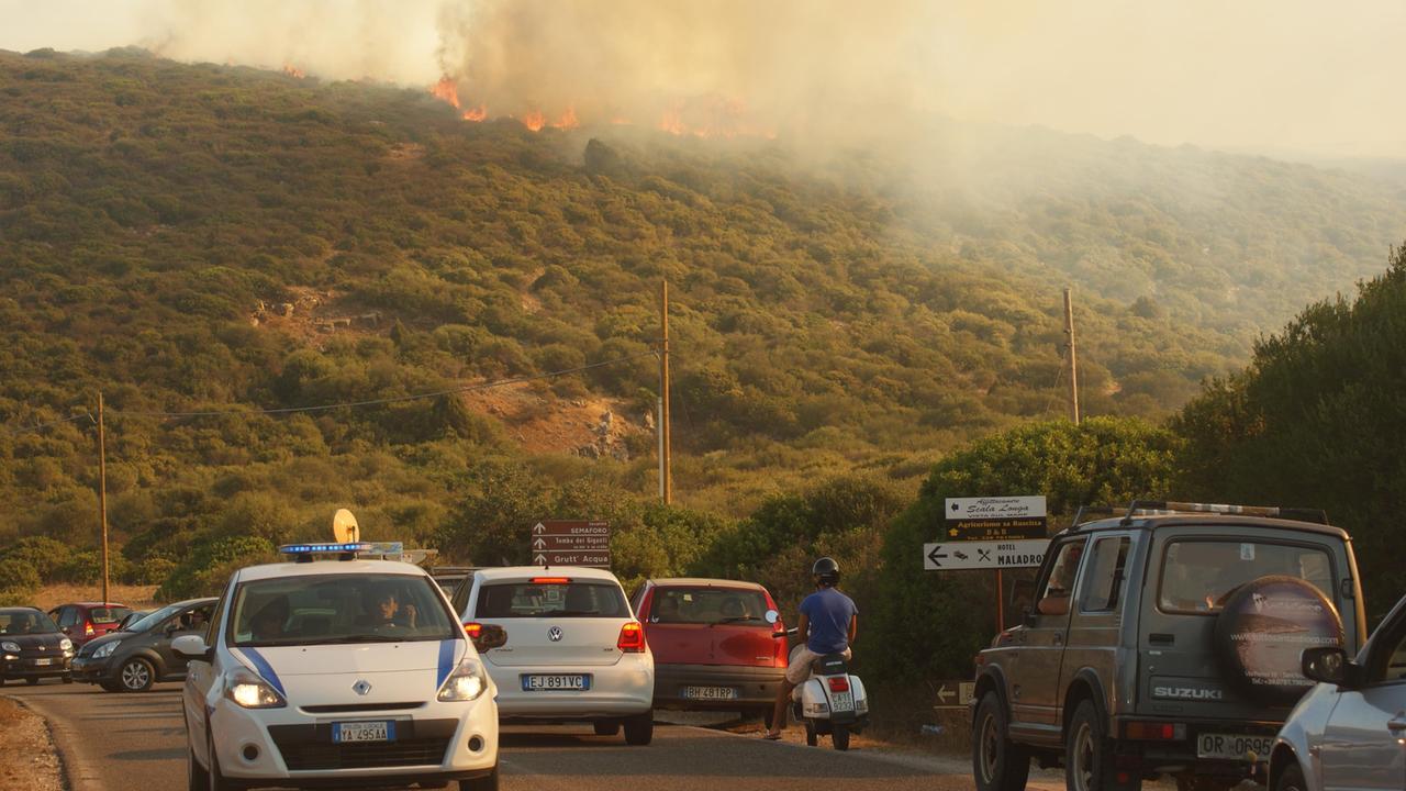 L'incendio di Sant'Antioco aveva creato pericolo anche per gli automobilisti lungo la strada per Maladroxia