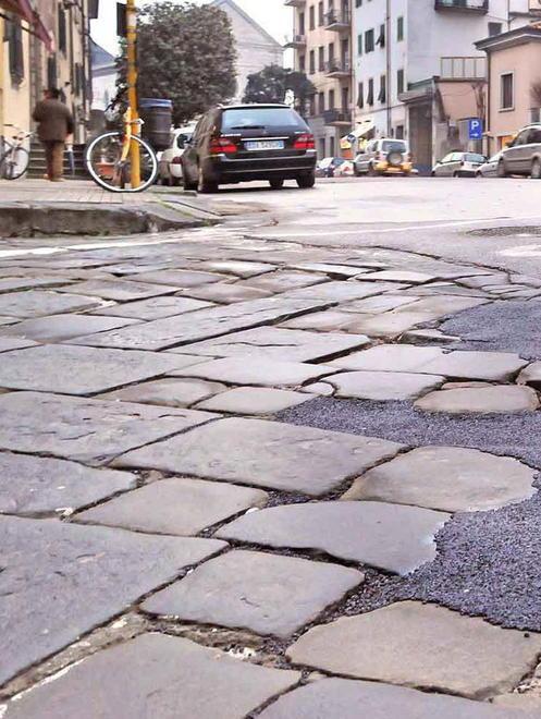 Verrà rifatto il lastricato in 7 strade 