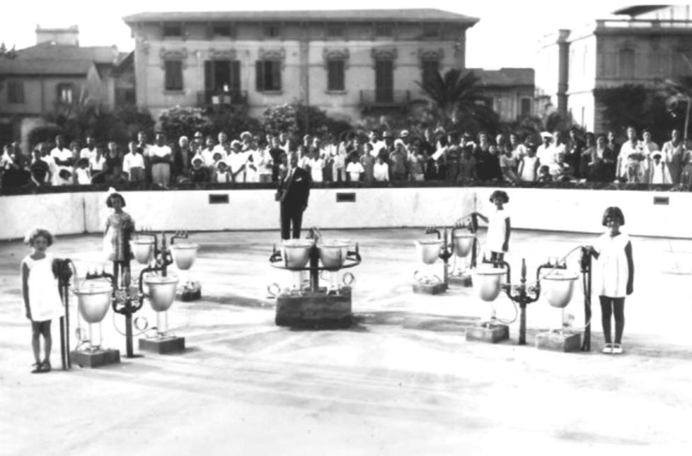 L'inaugurazione della fontana di piazza Mazzini a Viareggio