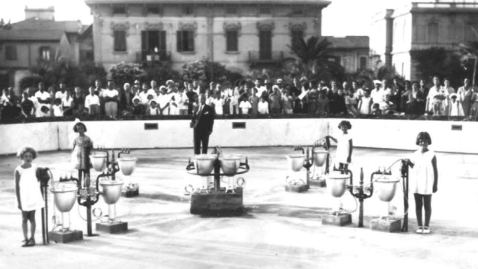 L'inaugurazione della fontana di piazza Mazzini a Viareggio