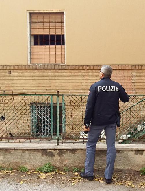 Nuovo blitz della polizia nel palazzo fantasma 