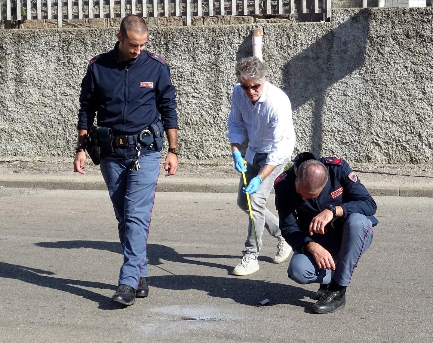 Ma erano 2 petardi lanciati da un’auto