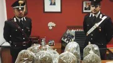 Fermato sulla 131 dcn con 11 chili di droga