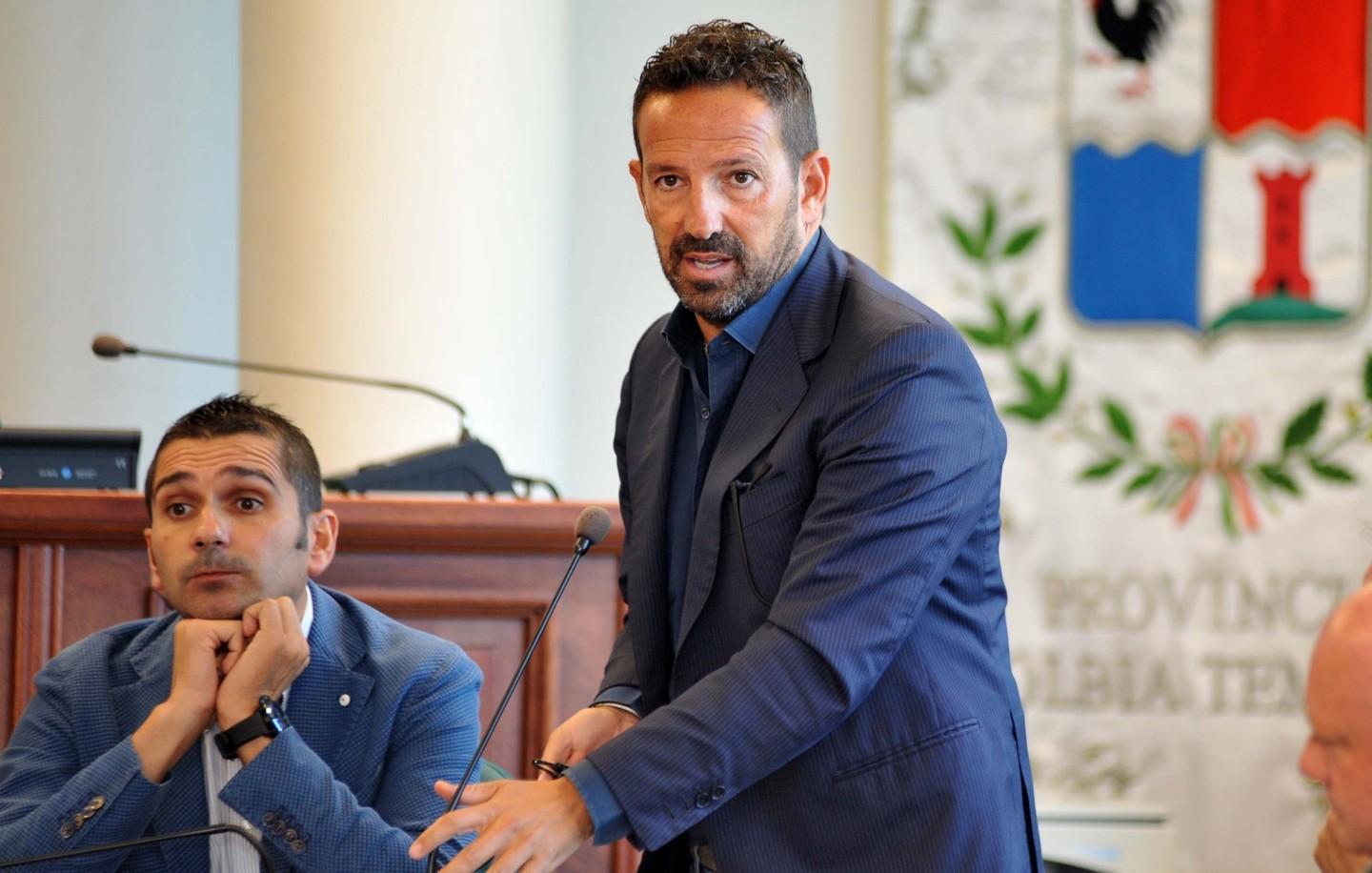 Fasolino: «Abbanoa smantella gli uffici» 