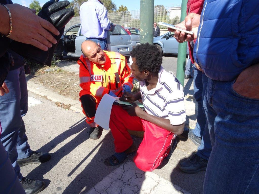 I soccorsi dopo la rissa a Santa Maria di Pisa (foto Ivan Nuvoli)