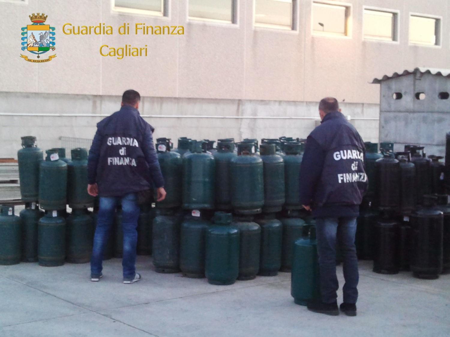 Blitz dei finanzieri: sequestrate decine di bombole di gas in un deposito fuorilegge