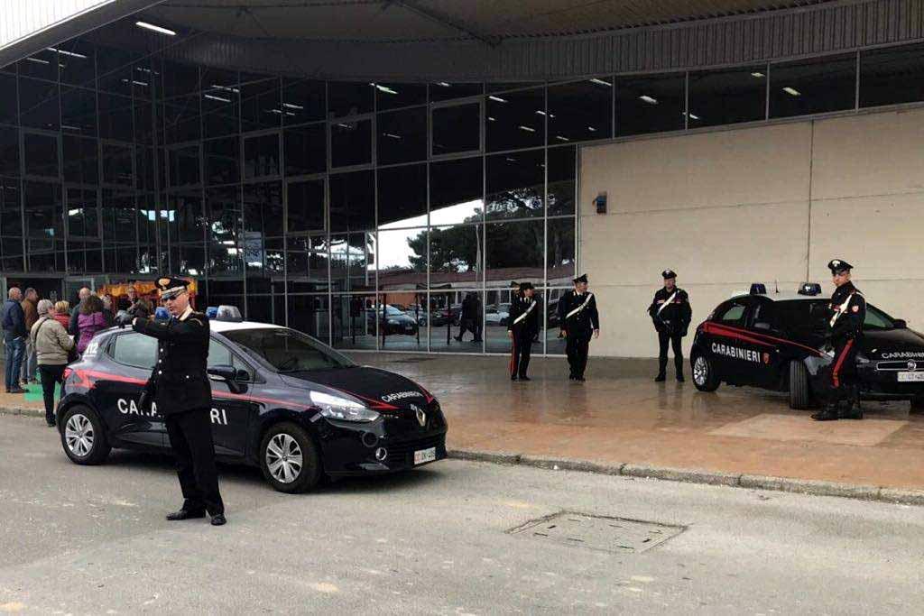 Spari in fiera, scoppia il panico. Ma erano colpi a salve per una gara