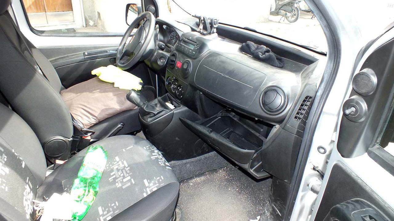 Una delle auto visitate dai ladri