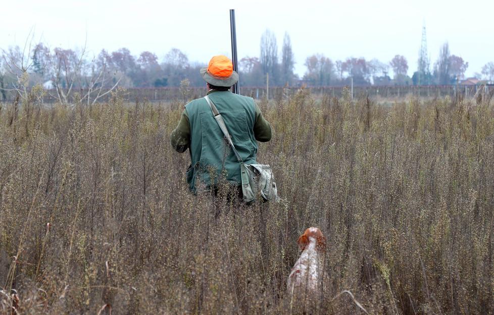 Impallinati da una fucilata mentre sono a passeggio 