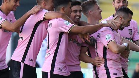 Colpo Salernitana, Palermo vola in vetta Zeman affondato