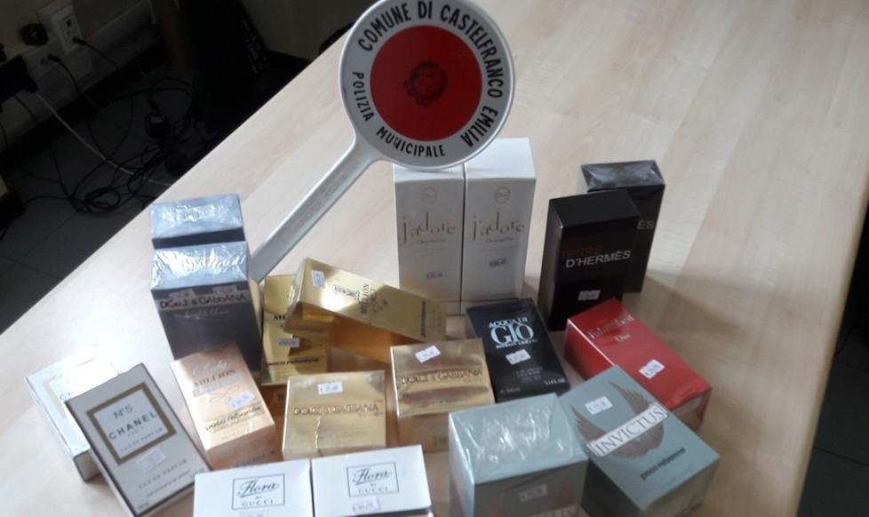 Castelfranco, vende profumi falsi: preso