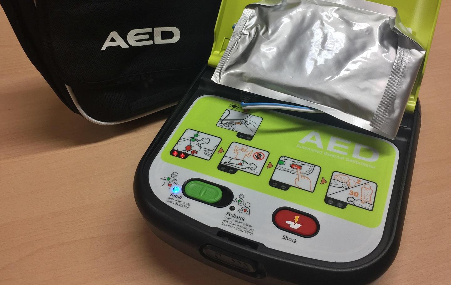 Ecco due nuovi defibrillatori per le strutture sportive 