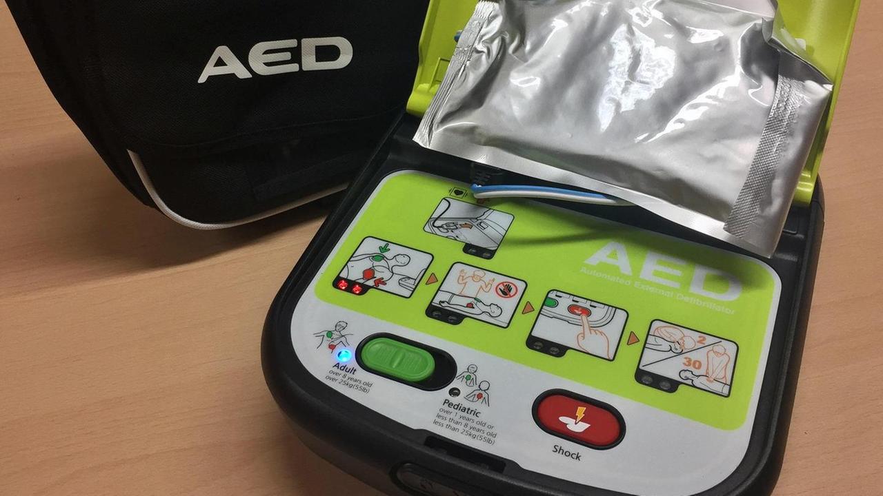 Ecco due nuovi defibrillatori per le strutture sportive