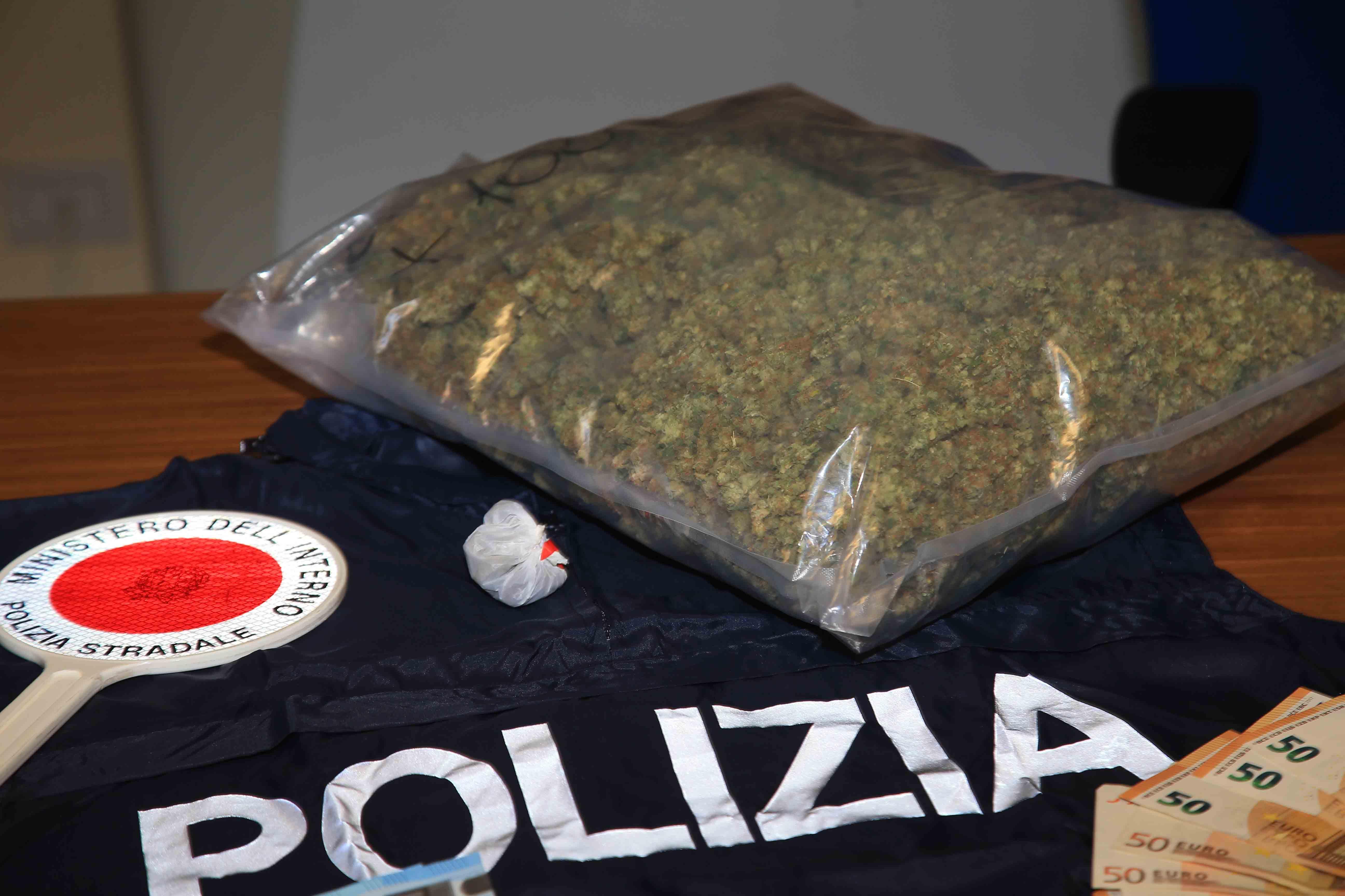 Reggio Emilia: due persone prese alla Mediopadana con 11 chili di marijuana