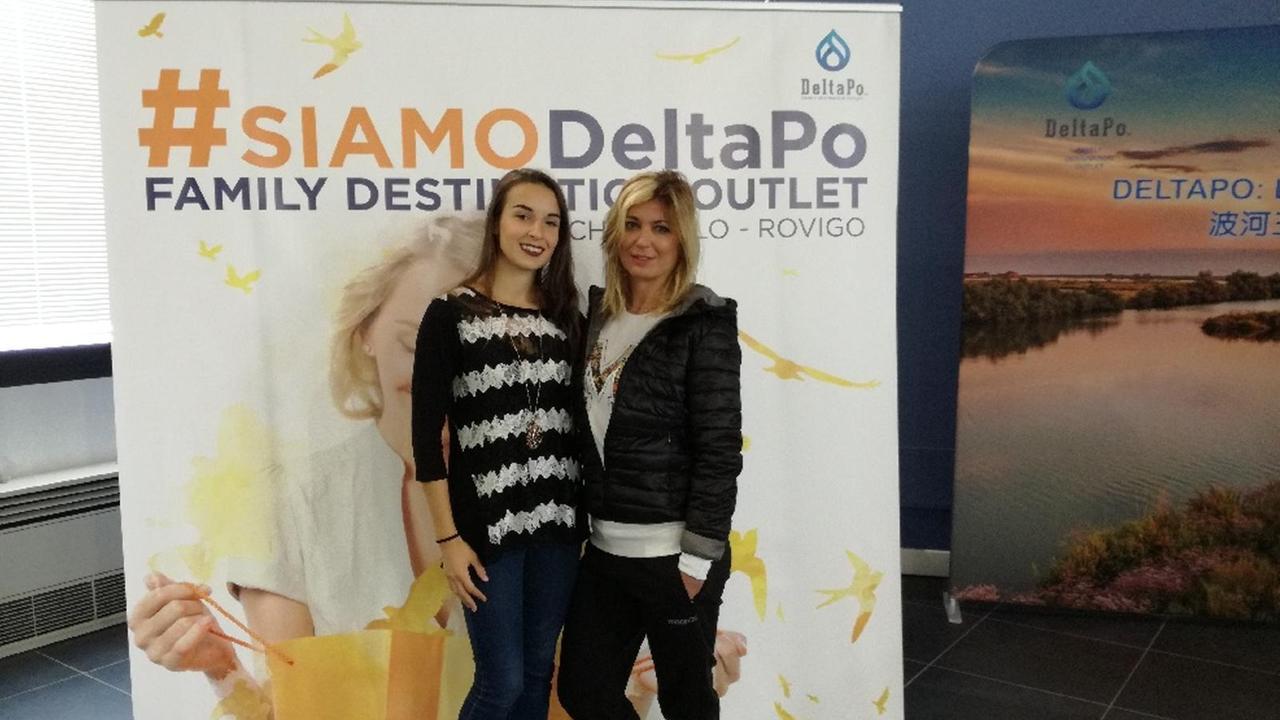 Greta Quero di Lucia Gioie e Gioelli e la store manager Macron, Federica Iannelli
