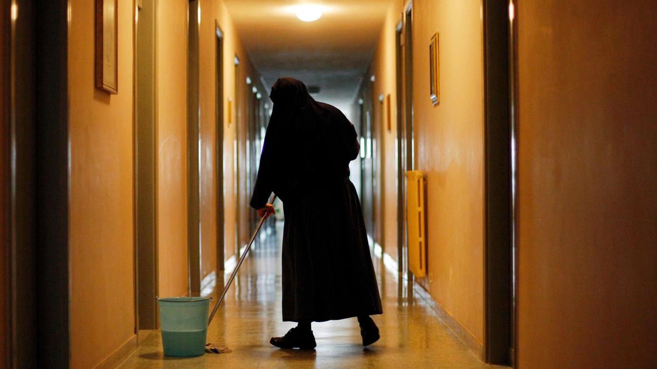 Da suora a badante: negato il permesso di soggiorno per lavoro