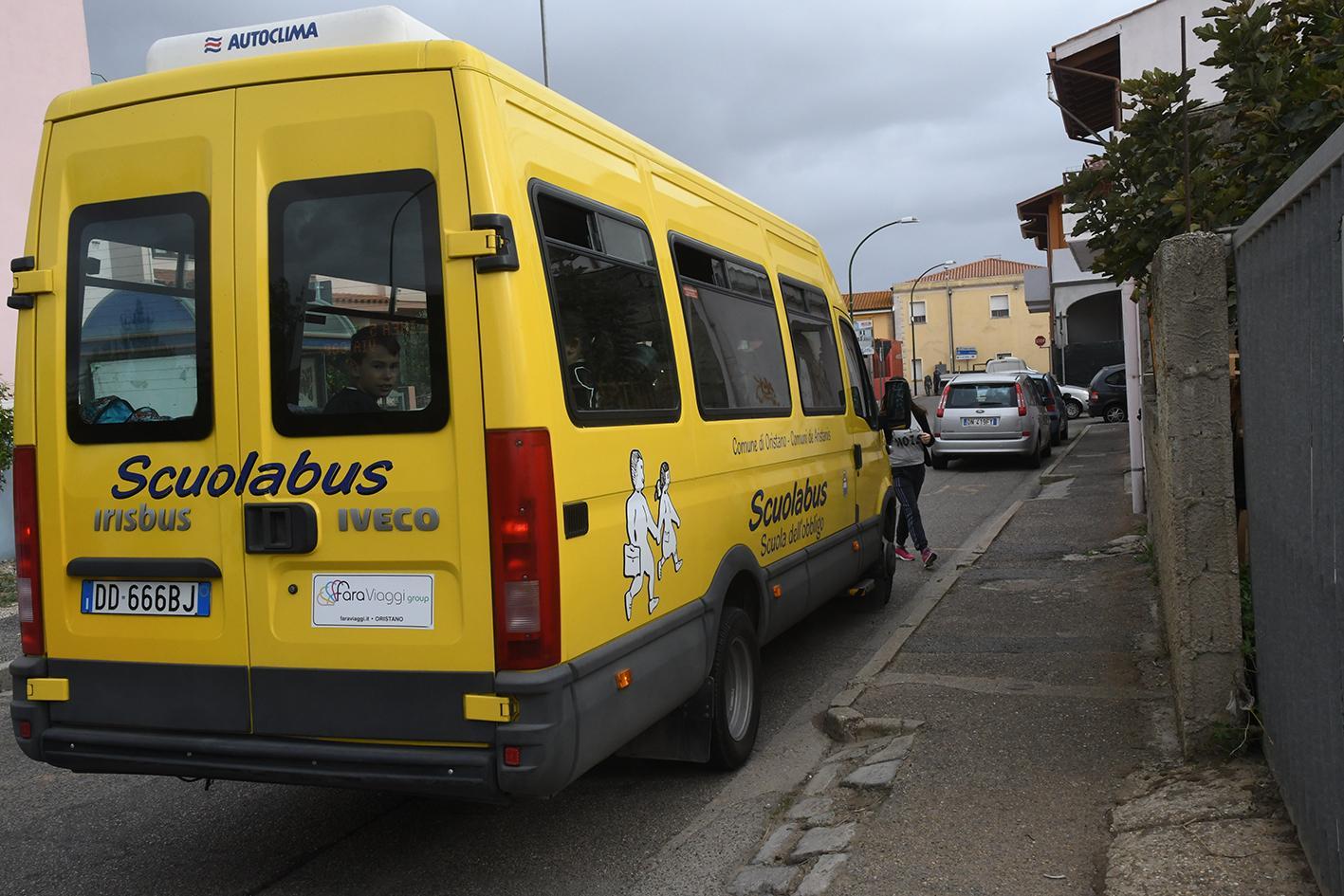Un mezzo del servizio di scuolabus