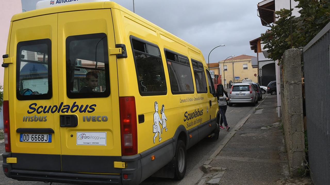Un mezzo del servizio di scuolabus