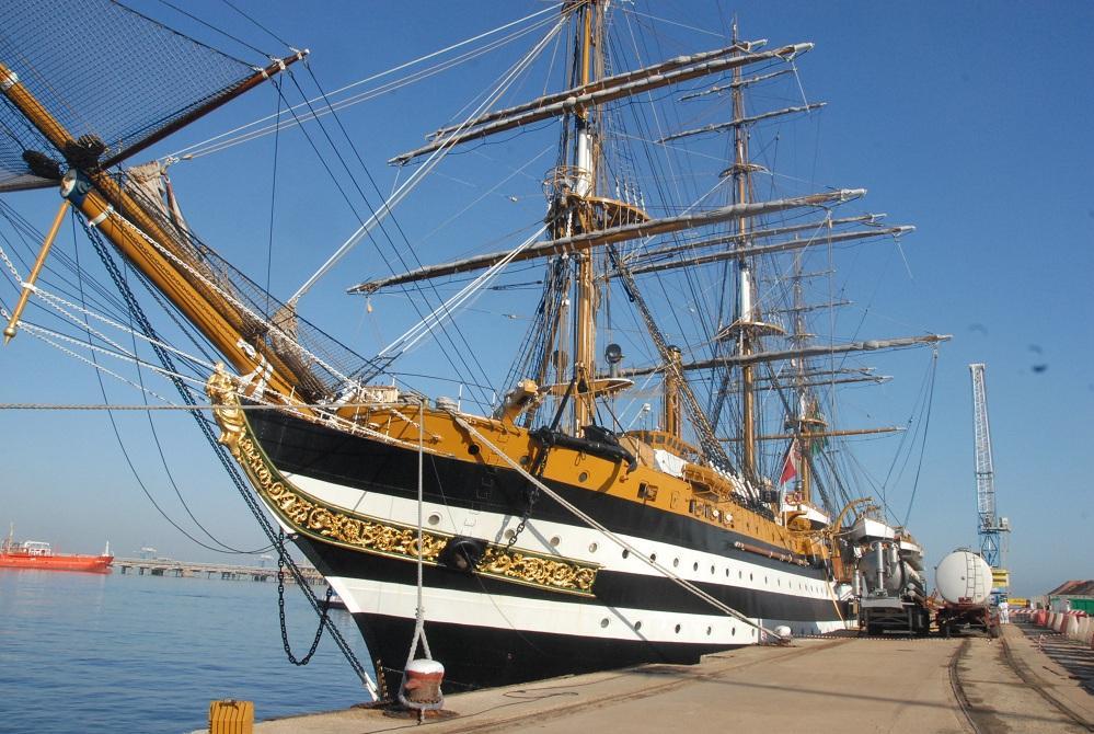 La nave scuola Amerigo Vespucci