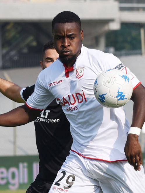 Si torna al 4-4-2 Mbakogu out, davanti Nzola e Manconi 