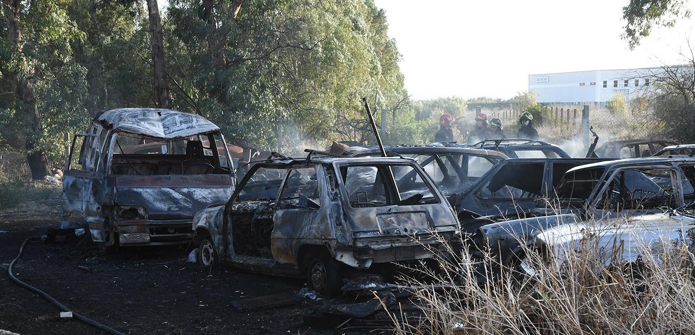 Ancora un rogo all’ex deposito Aci, è il quarto in un anno