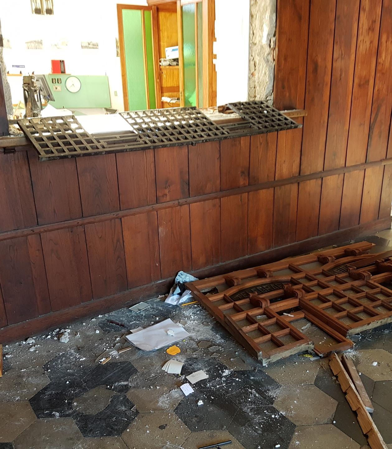 Due settimane fa lo sfregio ai danni della stazione