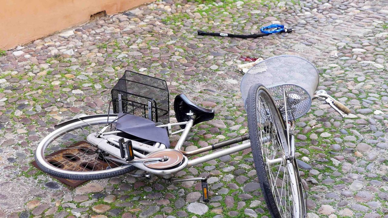 Sbalzato dalla bicicletta, ragazzino di undici anni finisce all'ospedale