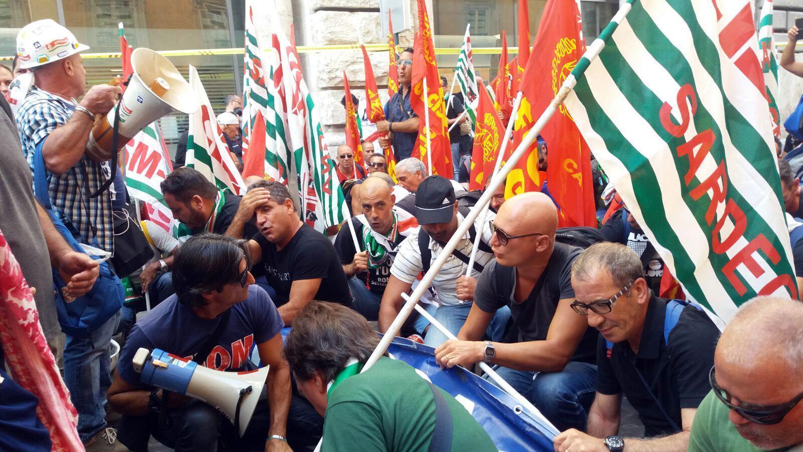 Una manifestazione per l'Alcoa, foto di repertorio