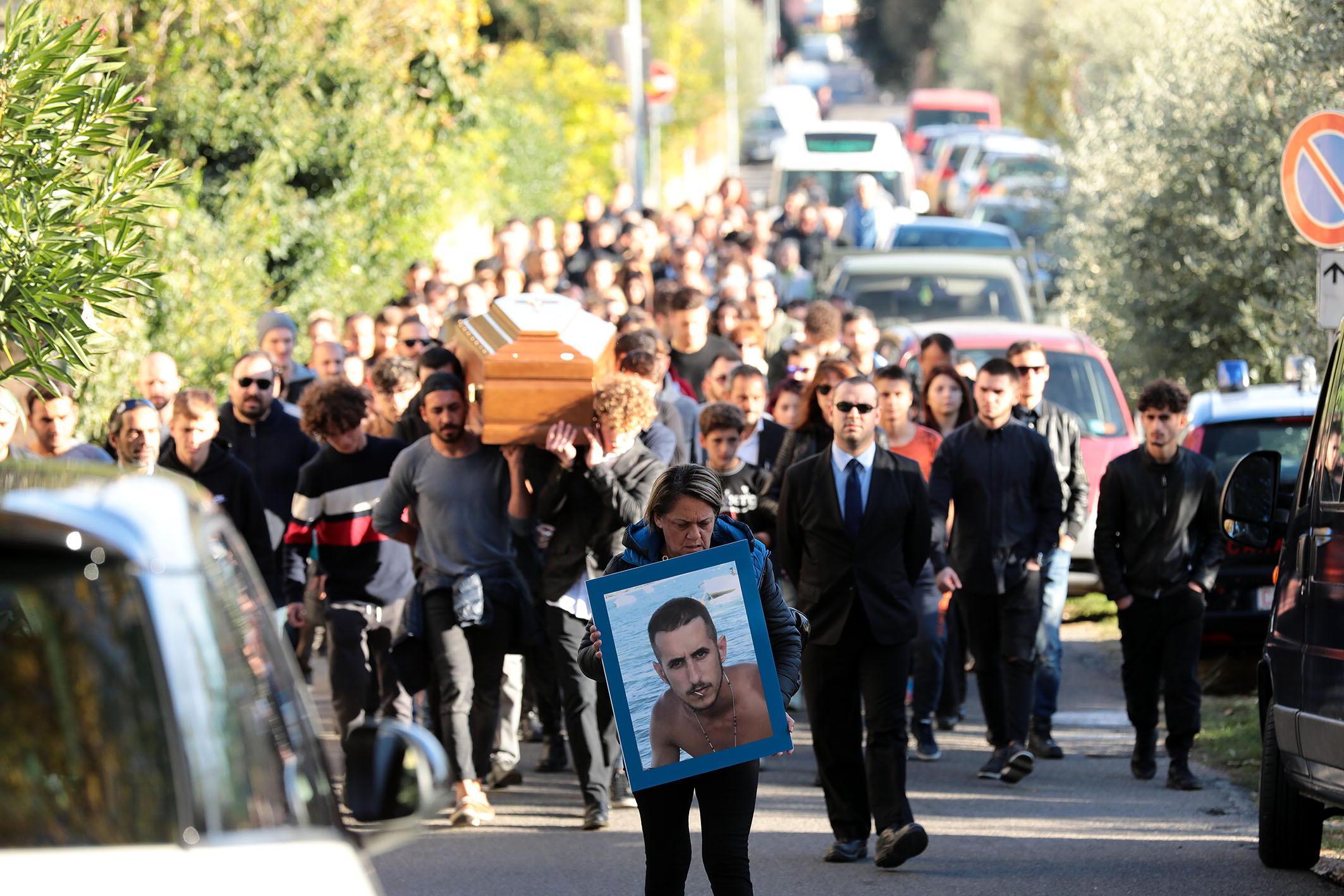 Il funerale di Mauro Cordeschi (foto agenzia Carlo Sestini)
