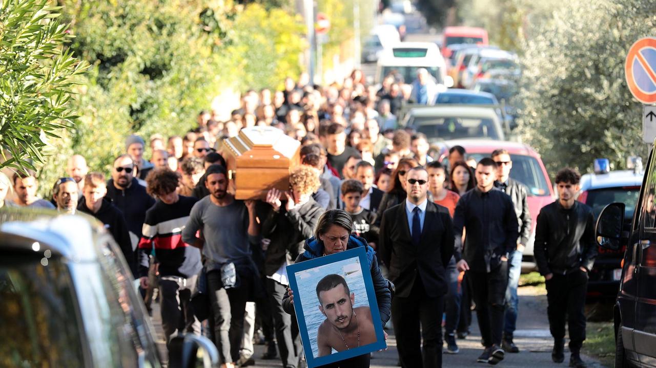 Il funerale di Mauro Cordeschi (foto agenzia Carlo Sestini)