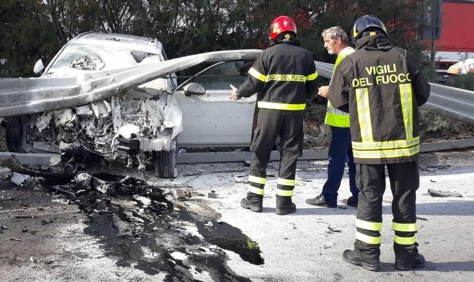 Schianto sulla quattro corsie, traffico in tilt 